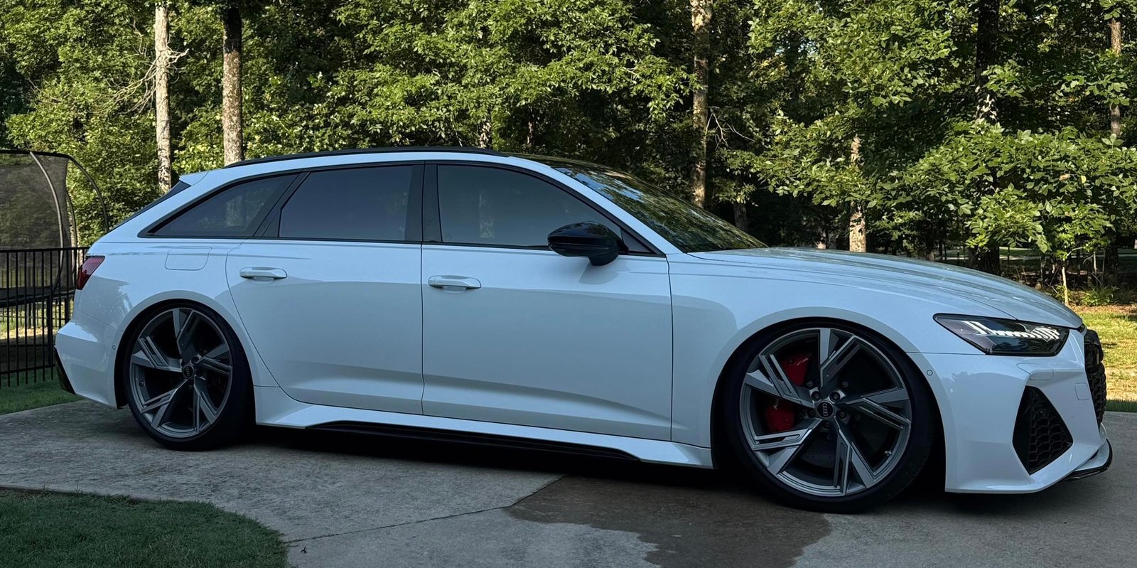 Lowered white Audi RS6 Avant